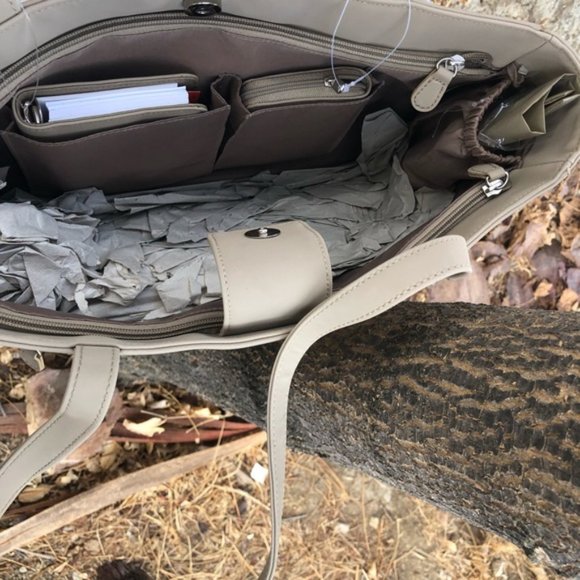 NWT Travel Tote Laptop Bag - Picture 4 of 7